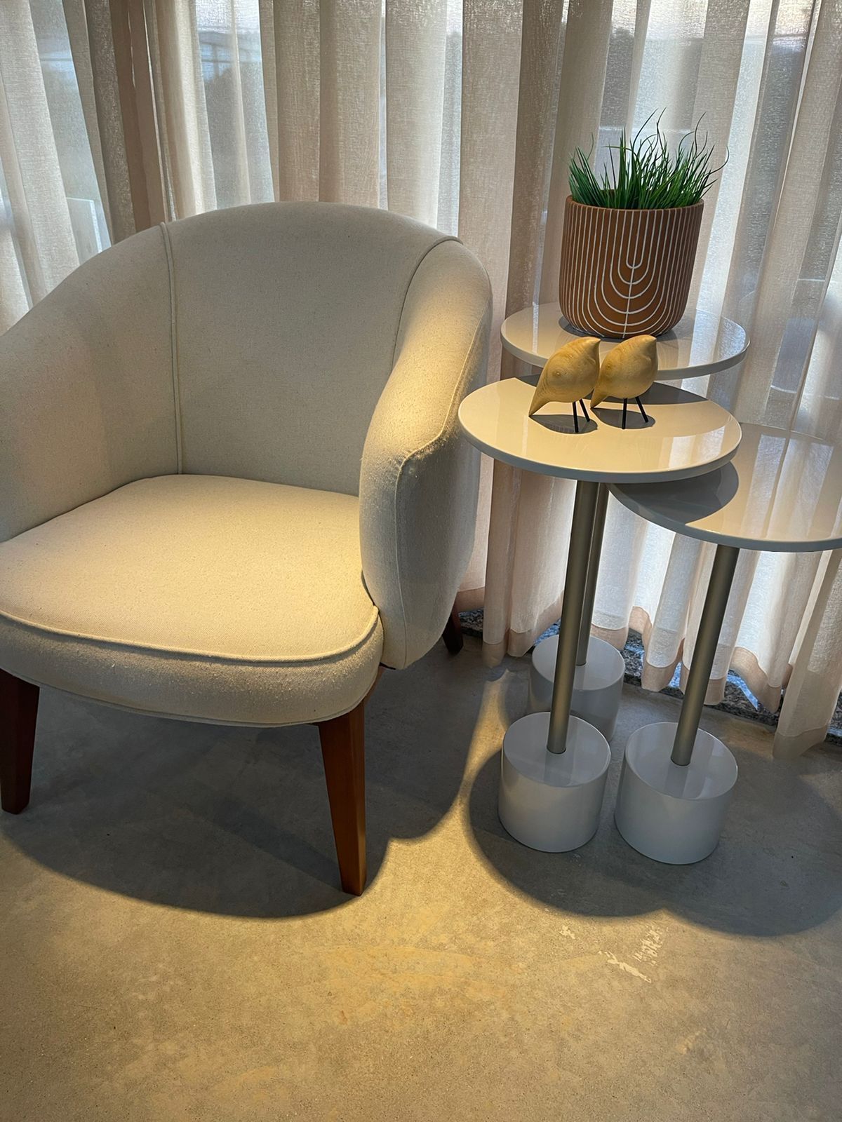 Mesa Lateral Trianon